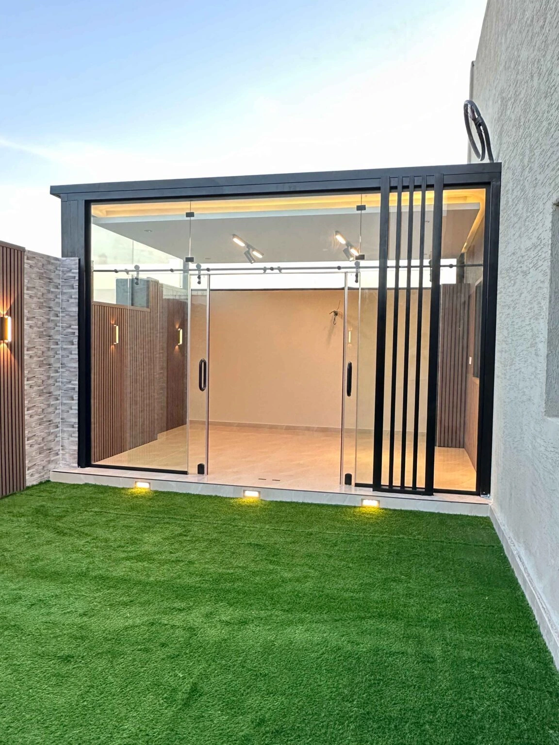 تصميم و بناء و تركيب غرف زجاجية