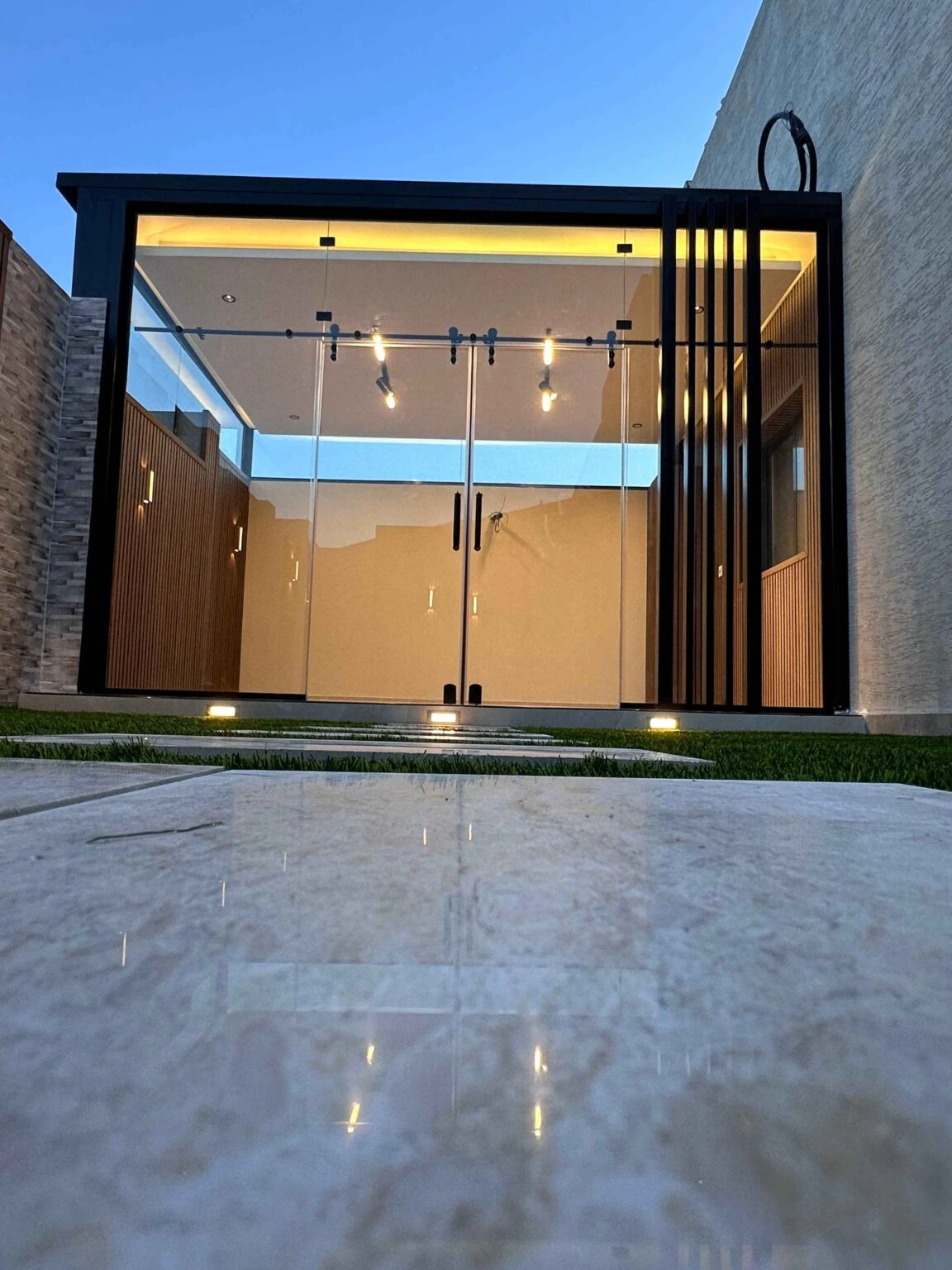 تصميم و تركيب غرف زجاجية